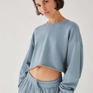 3 for $40 🤑 Aritzia Tna Airy Fleece Boyfriend Cropped Sweatshirt, size S